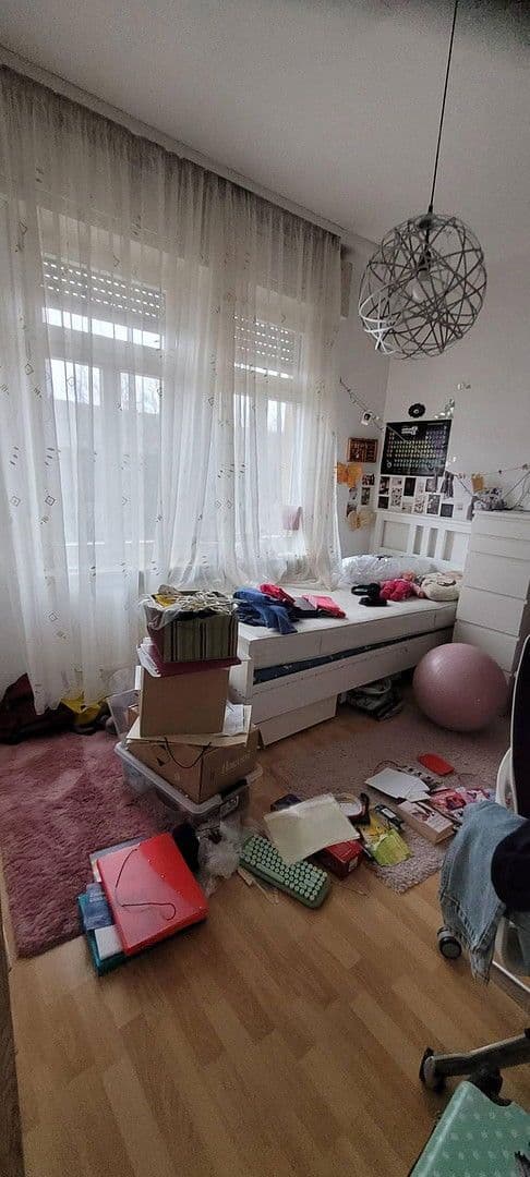 Pronájem bytu 3+1 84 m², Stuttgart, Bádensko-Württembersko Pronájem bytu 3+1 84 m², Stuttgart, Bádensko-Württembersko