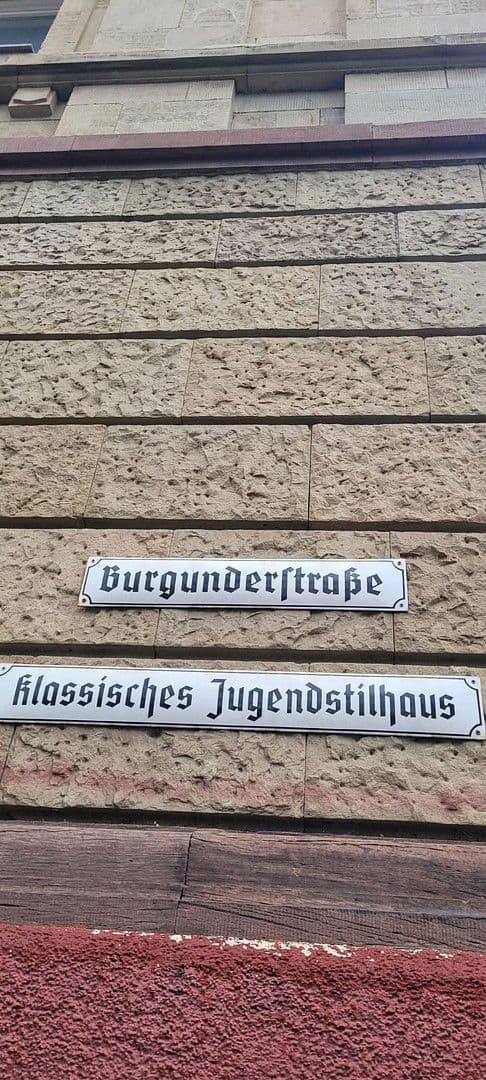 Pronájem bytu 3+1 84 m², Stuttgart, Bádensko-Württembersko Pronájem bytu 3+1 84 m², Stuttgart, Bádensko-Württembersko