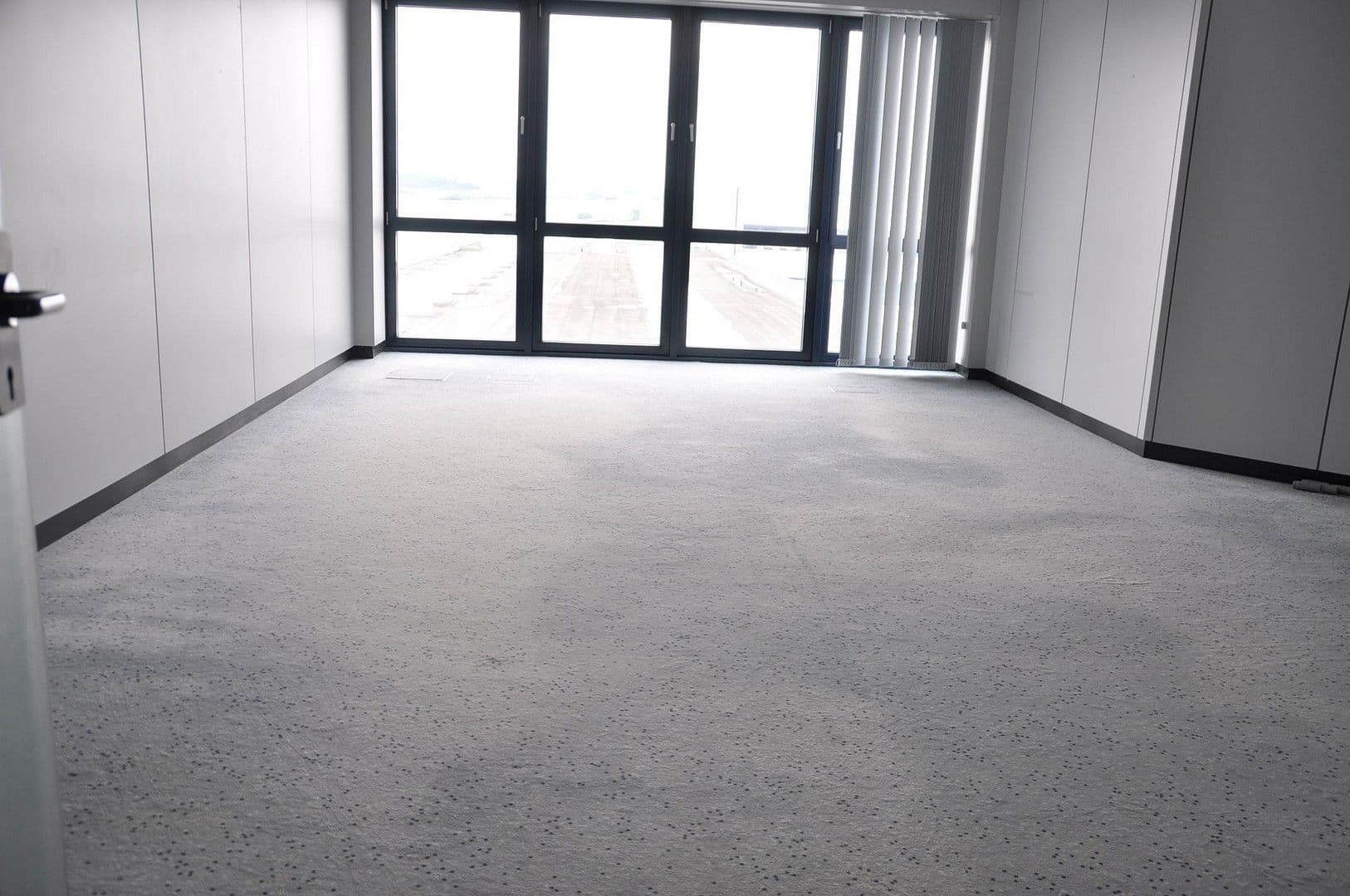 Pronájem kanceláře 427 m², Vor den Eichen 6, Elz, Hessen Pronájem kanceláře 427 m², Vor den Eichen 6, Elz, Hessen