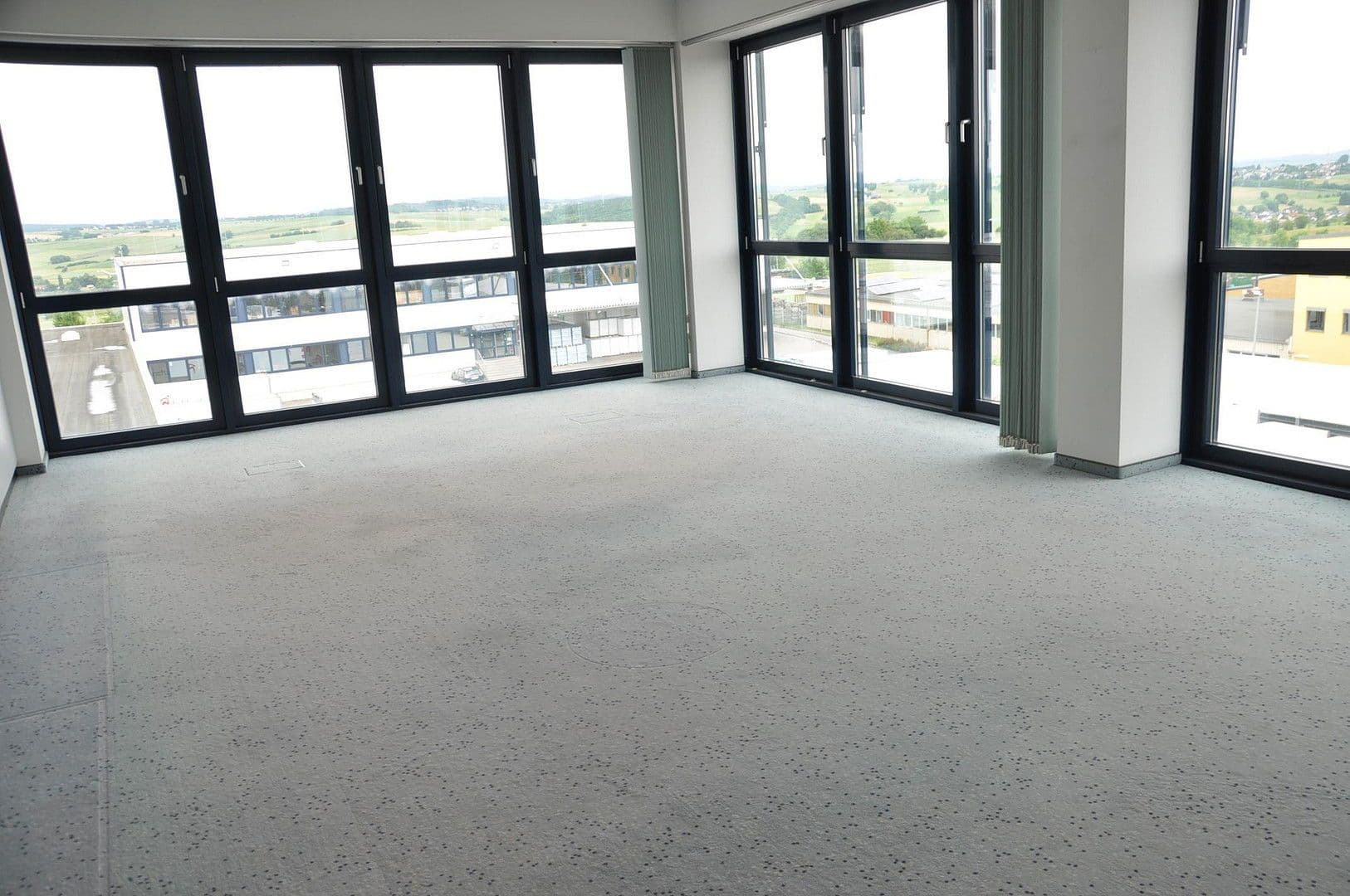 Pronájem kanceláře 427 m², Vor den Eichen 6, Elz, Hessen Pronájem kanceláře 427 m², Vor den Eichen 6, Elz, Hessen