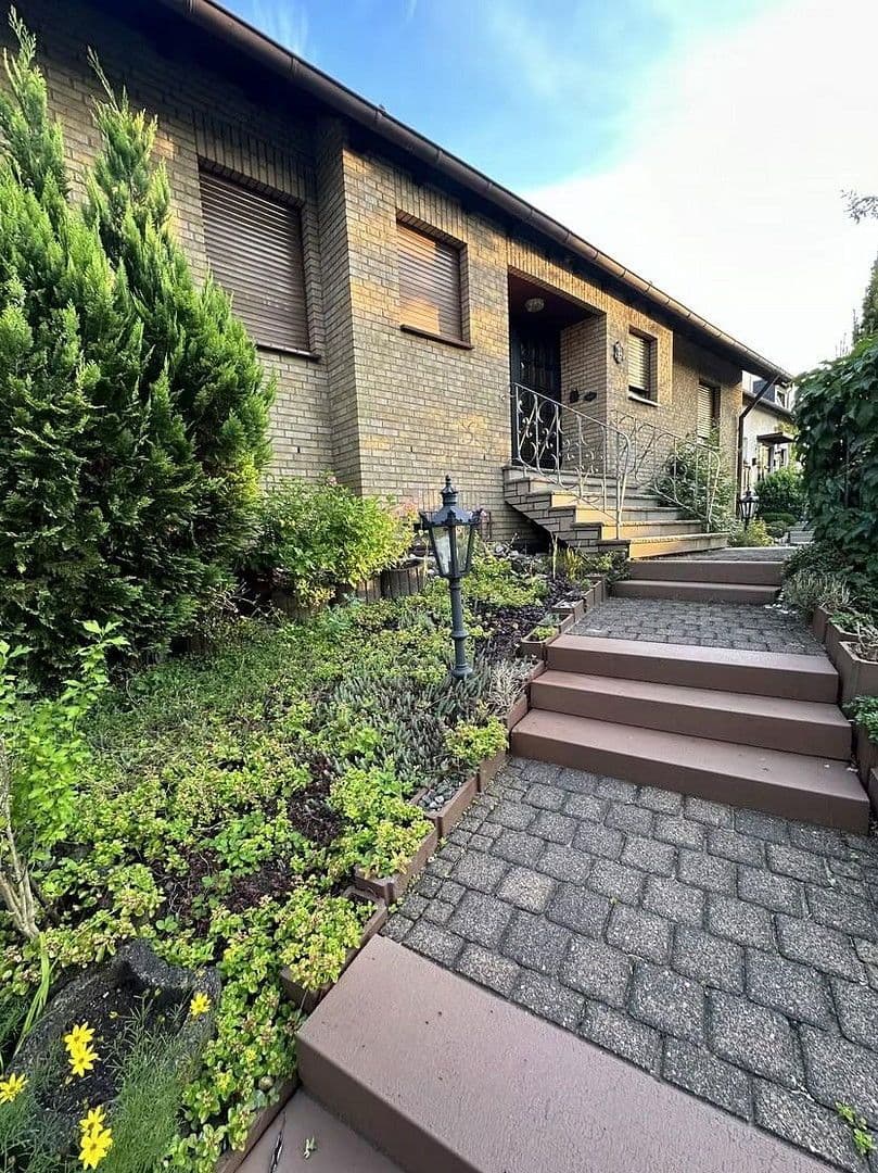 Prodej domu 140 m², pozemek 448 m², Schieferbank 34, Gevelsberg, Severní Porýní-Vestfálsko Prodej domu 140 m², pozemek 448 m², Schieferbank 34, Gevelsberg, Severní Porýní-Vestfálsko