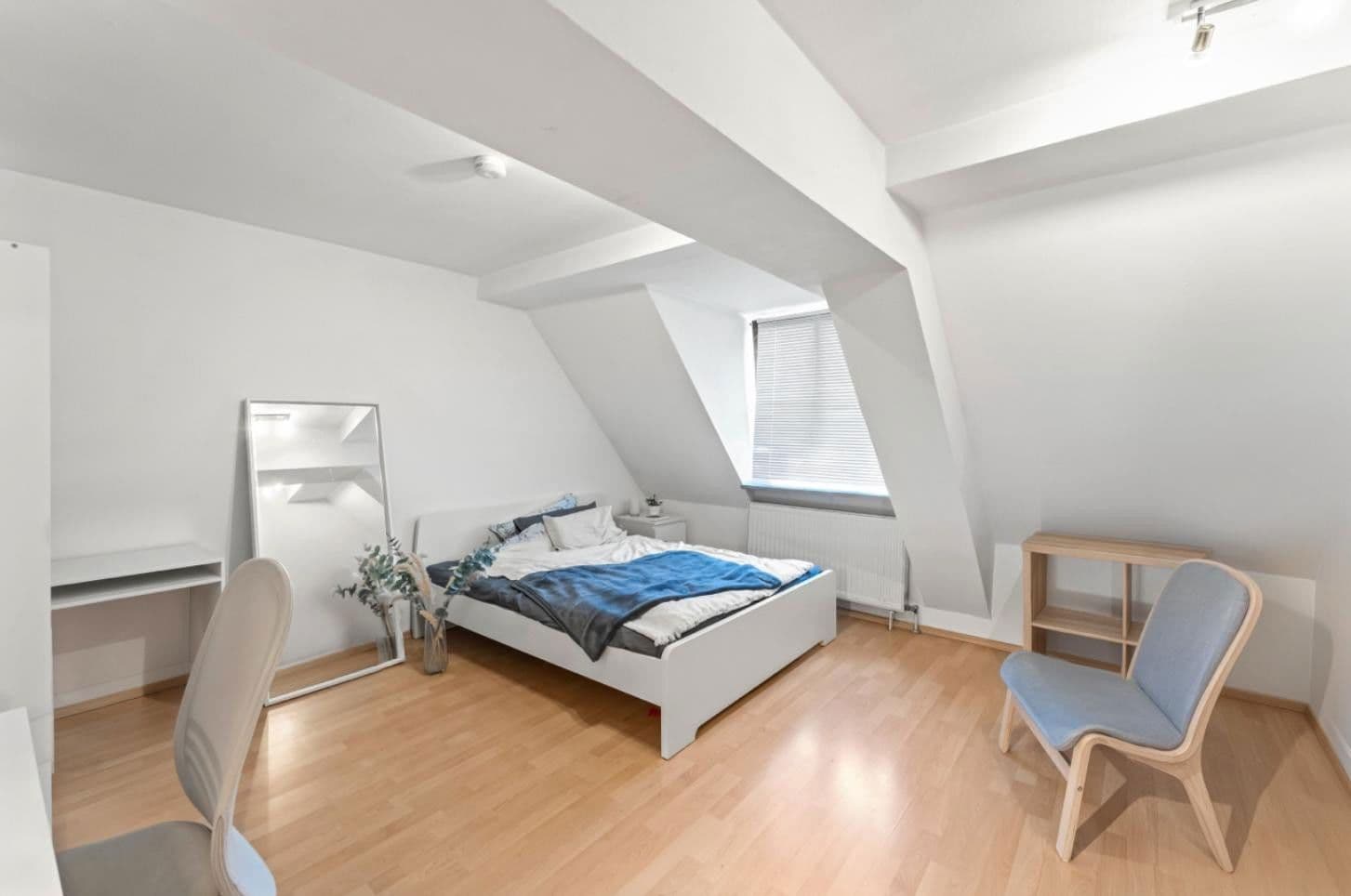 Prodej domu 275 m², pozemek 481 m², Erlangen, Bavorsko Prodej domu 275 m², pozemek 481 m², Erlangen, Bavorsko