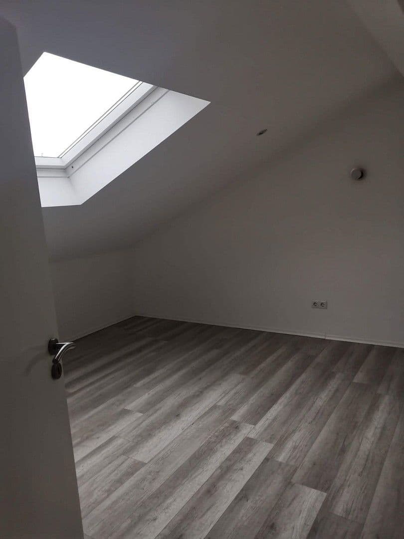 Prodej domu 314 m², pozemek 858 m², Raubling, Bavorsko Prodej domu 314 m², pozemek 858 m², Raubling, Bavorsko