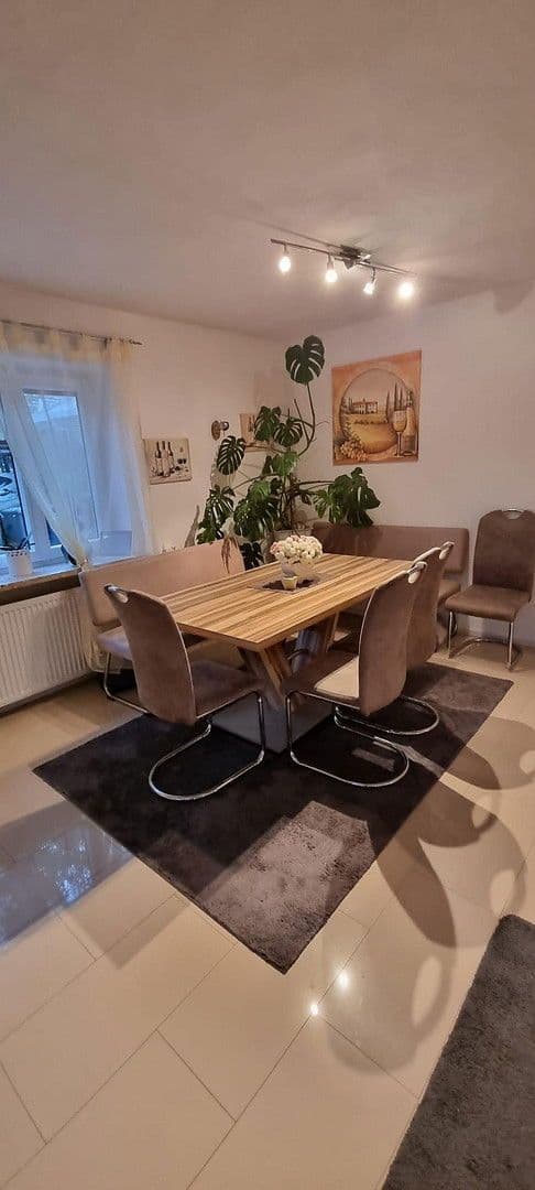 Prodej domu 314 m², pozemek 858 m², Raubling, Bavorsko Prodej domu 314 m², pozemek 858 m², Raubling, Bavorsko