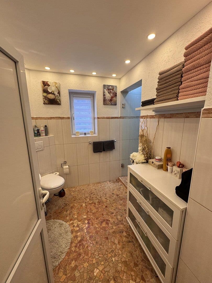 Prodej domu 314 m², pozemek 858 m², Raubling, Bavorsko Prodej domu 314 m², pozemek 858 m², Raubling, Bavorsko