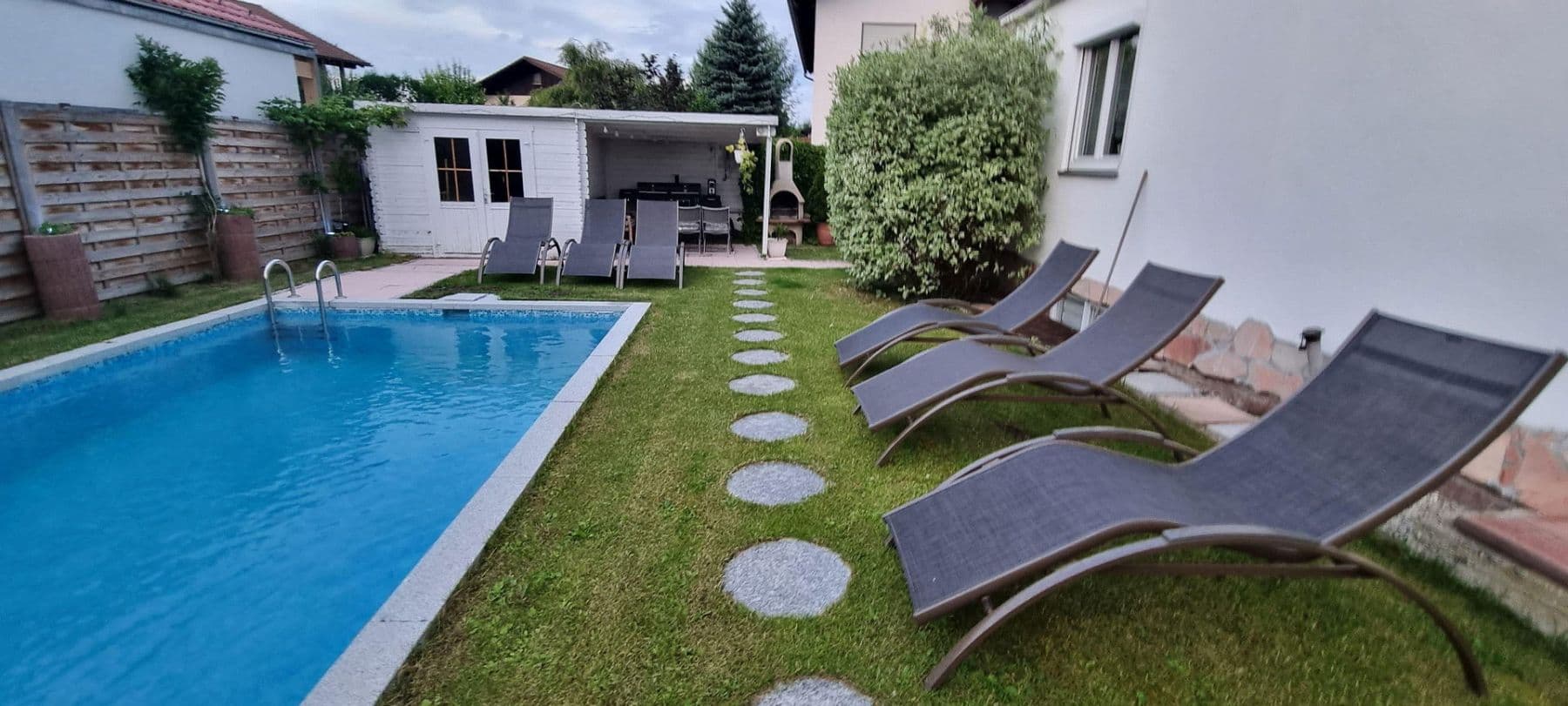 Prodej domu 314 m², pozemek 858 m², Raubling, Bavorsko Prodej domu 314 m², pozemek 858 m², Raubling, Bavorsko