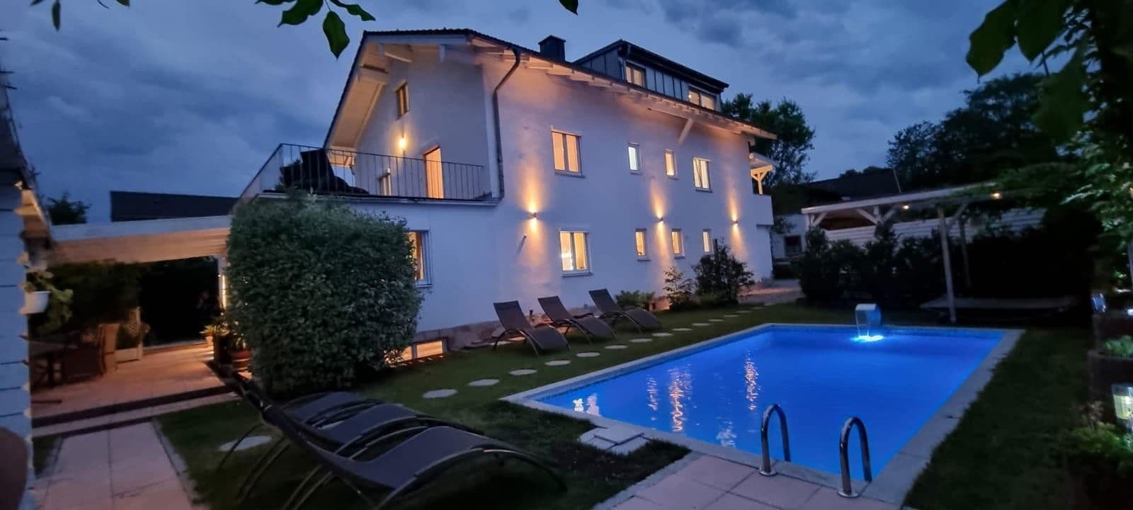 Prodej domu 314 m², pozemek 858 m², Raubling, Bavorsko Prodej domu 314 m², pozemek 858 m², Raubling, Bavorsko