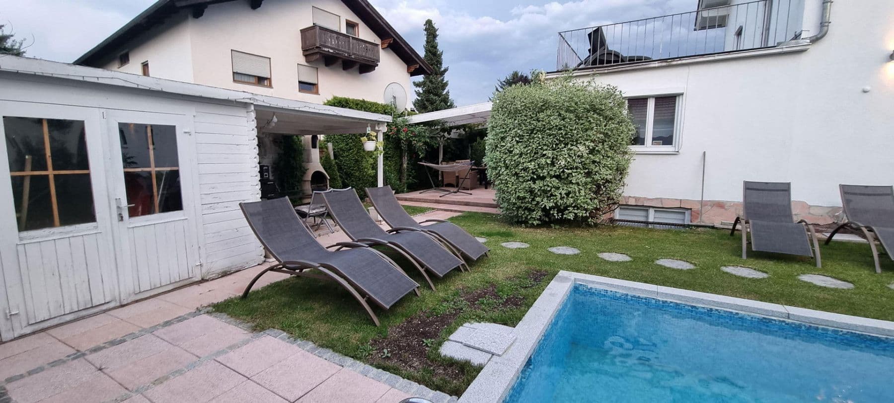 Prodej domu 314 m², pozemek 858 m², Raubling, Bavorsko Prodej domu 314 m², pozemek 858 m², Raubling, Bavorsko