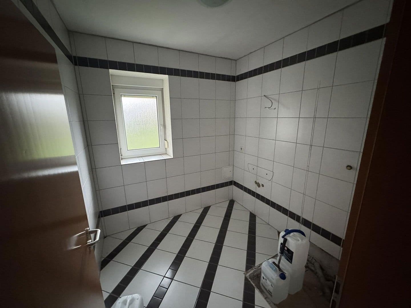 Prodej nebytového prostoru 2.473 m², Kaiserslautern, Porýní-Falc Prodej nebytového prostoru 2.473 m², Kaiserslautern, Porýní-Falc