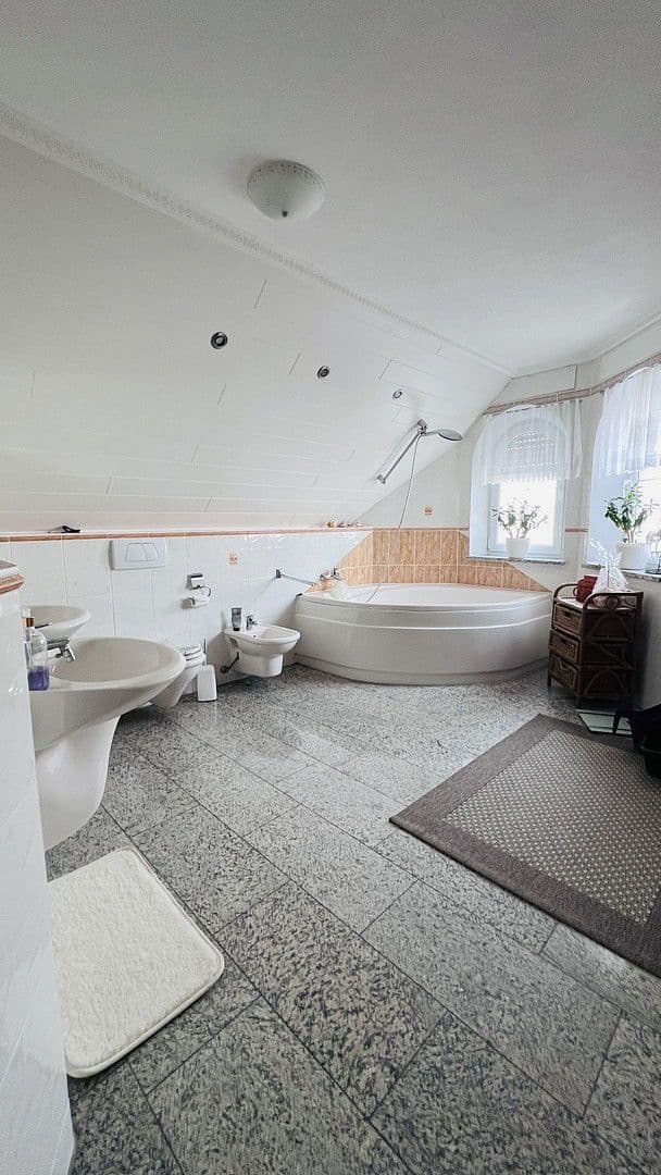 Prodej domu 280 m², pozemek 389 m², Kissing, Bavorsko Prodej domu 280 m², pozemek 389 m², Kissing, Bavorsko