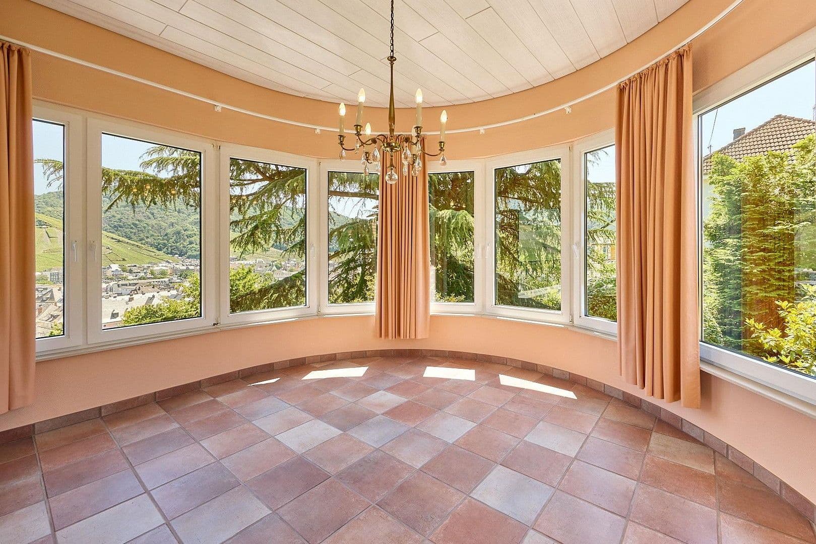 Prodej domu 316 m², pozemek 1.442 m², Bernkastel-Kues, Porýní-Falc Prodej domu 316 m², pozemek 1.442 m², Bernkastel-Kues, Porýní-Falc