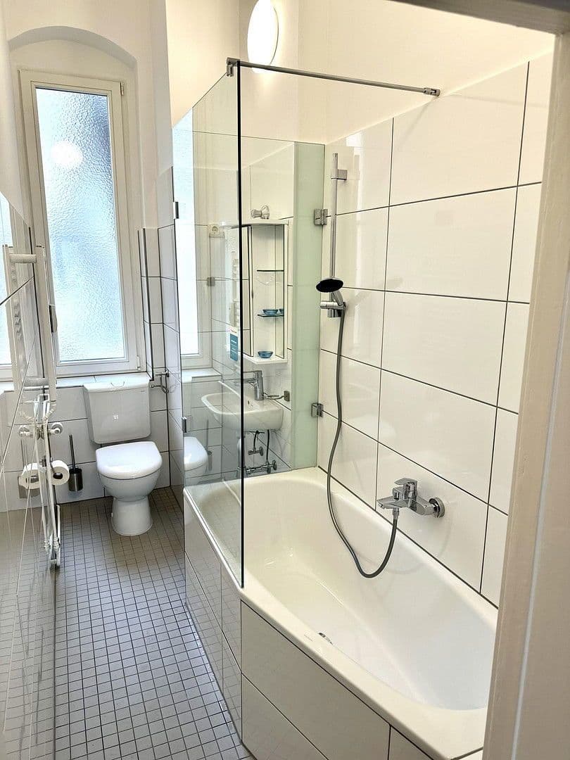 Pronájem bytu 1+kk 45 m², Friedrichsruher Str. 3, Berlin, Berlín Pronájem bytu 1+kk 45 m², Friedrichsruher Str. 3, Berlin, Berlín
