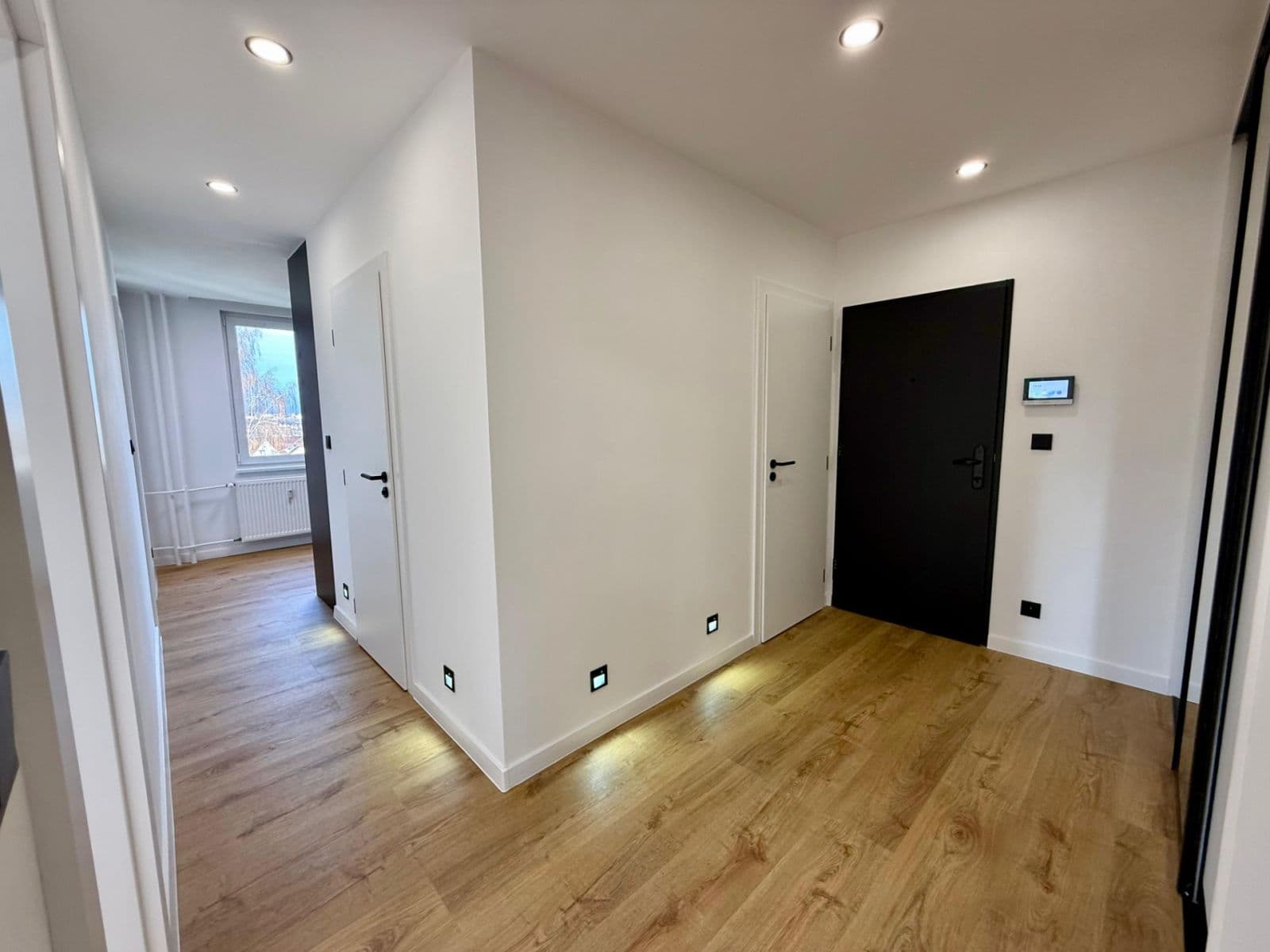 Prodej bytu 4+1 77 m², Modenská, Karlovy Vary, Karlovarský kraj Prodej bytu 4+1 77 m², Modenská, Karlovy Vary, Karlovarský kraj