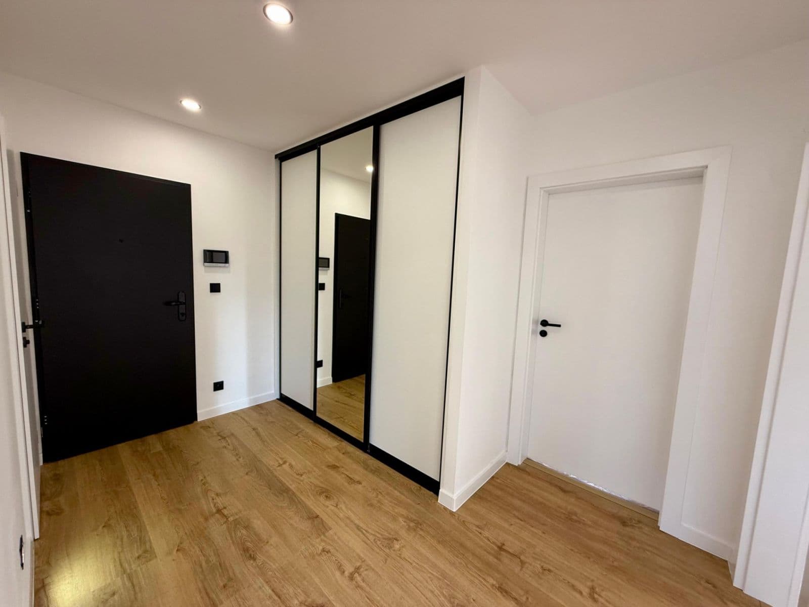 Prodej bytu 4+1 77 m², Modenská, Karlovy Vary, Karlovarský kraj Prodej bytu 4+1 77 m², Modenská, Karlovy Vary, Karlovarský kraj