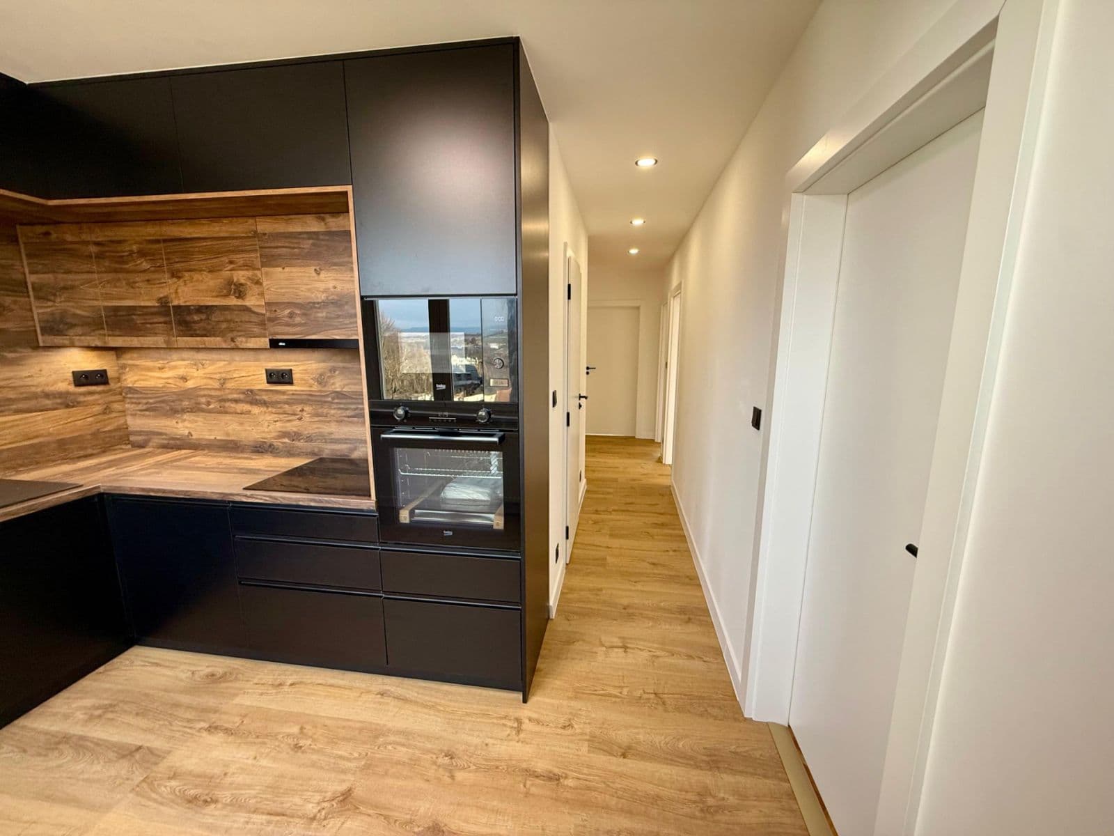 Prodej bytu 4+1 77 m², Modenská, Karlovy Vary, Karlovarský kraj Prodej bytu 4+1 77 m², Modenská, Karlovy Vary, Karlovarský kraj