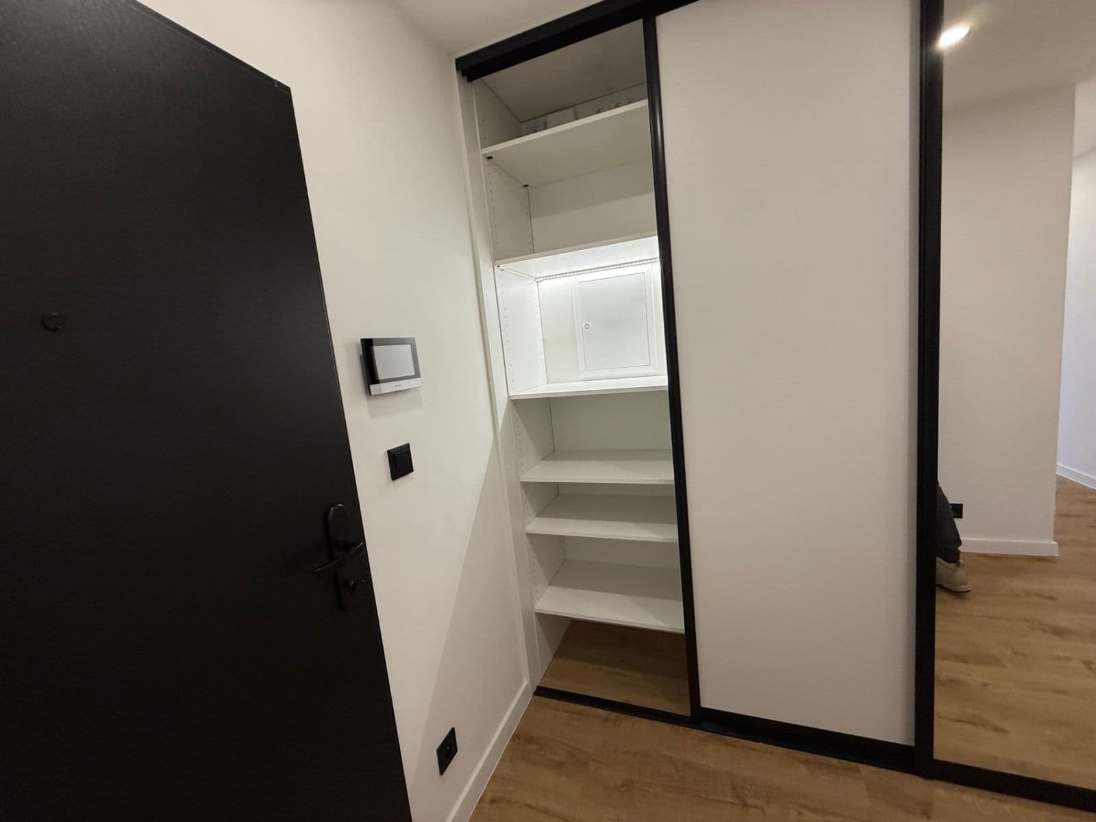 Prodej bytu 4+1 77 m², Modenská, Karlovy Vary, Karlovarský kraj Prodej bytu 4+1 77 m², Modenská, Karlovy Vary, Karlovarský kraj