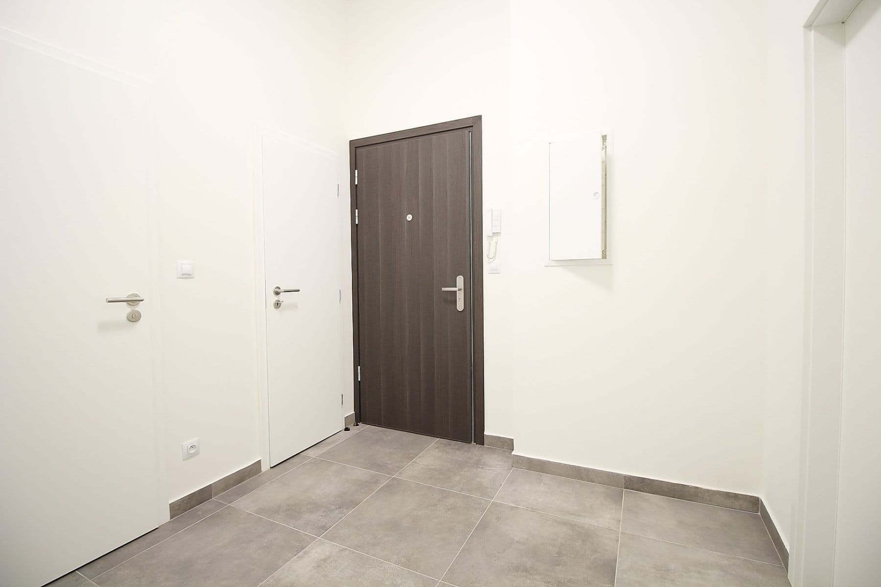 Pronájem bytu 2+kk 58 m², S. K. Neumanna, Kralupy nad Vltavou, Středočeský kraj Pronájem bytu 2+kk 58 m², S. K. Neumanna, Kralupy nad Vltavou, Středočeský kraj