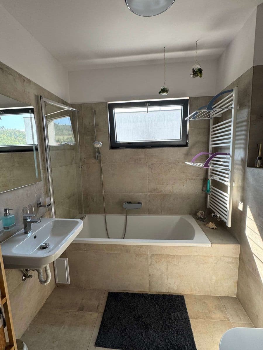 Prodej domu 104 m², pozemek 303 m², Tři Vršky, Králův Dvůr, Středočeský kraj Prodej domu 104 m², pozemek 303 m², Tři Vršky, Králův Dvůr, Středočeský kraj