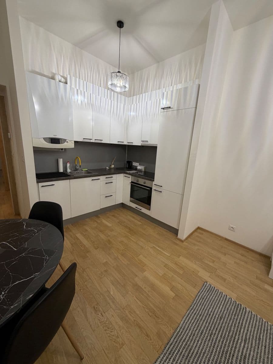 Prodej bytu 1+1 40 m², Bořivojova, Praha, Praha Prodej bytu 1+1 40 m², Bořivojova, Praha, Praha