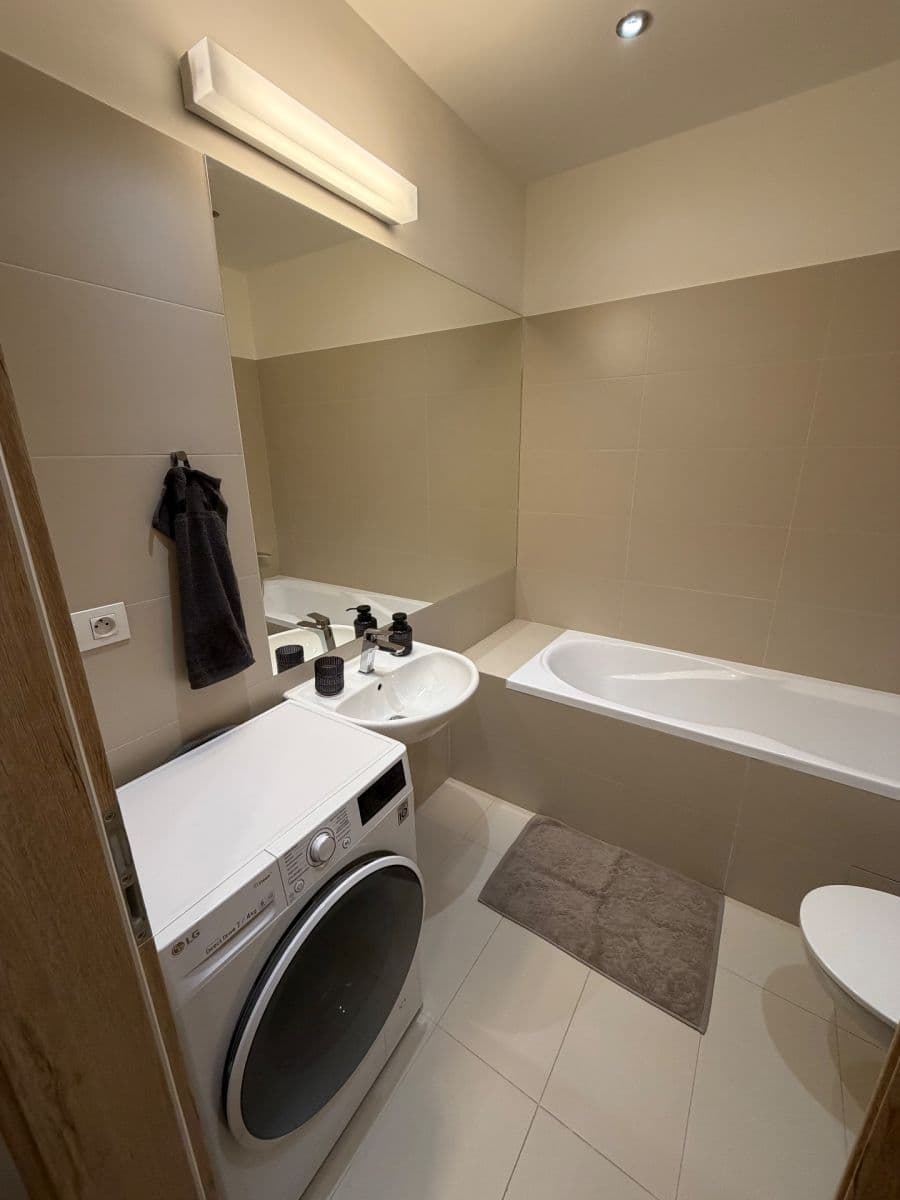 Prodej bytu 1+1 40 m², Bořivojova, Praha, Praha Prodej bytu 1+1 40 m², Bořivojova, Praha, Praha