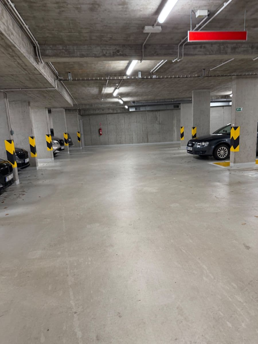 Pronájem garáže 20 m², Poděbradská, Praha, Praha Pronájem garáže 20 m², Poděbradská, Praha, Praha