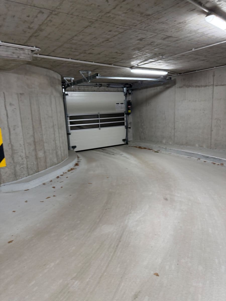 Pronájem garáže 20 m², Poděbradská, Praha, Praha Pronájem garáže 20 m², Poděbradská, Praha, Praha