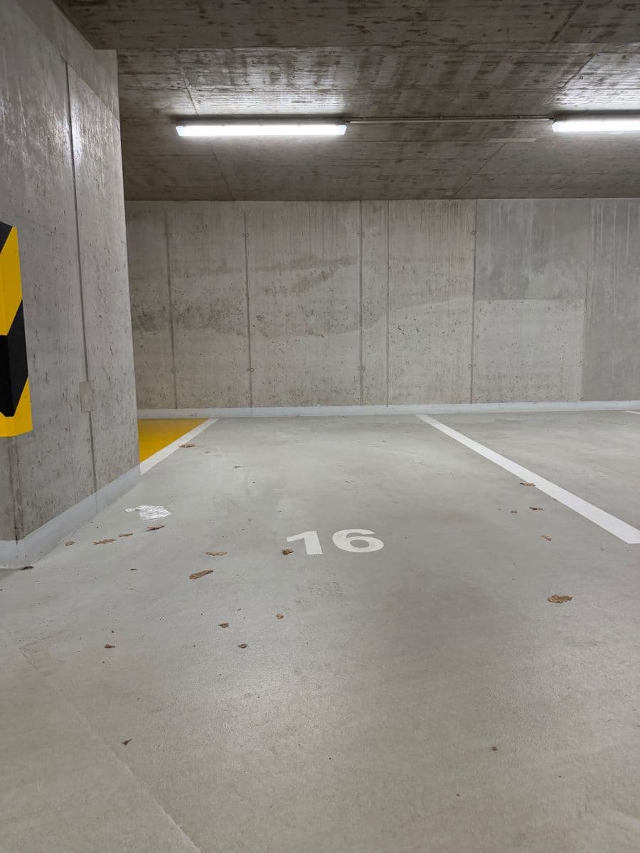 Pronájem garáže 20 m², Poděbradská, Praha, Praha Pronájem garáže 20 m², Poděbradská, Praha, Praha