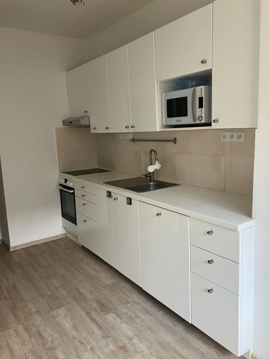 Pronájem bytu 3+1 72 m², Lvovská, Praha, Praha Pronájem bytu 3+1 72 m², Lvovská, Praha, Praha