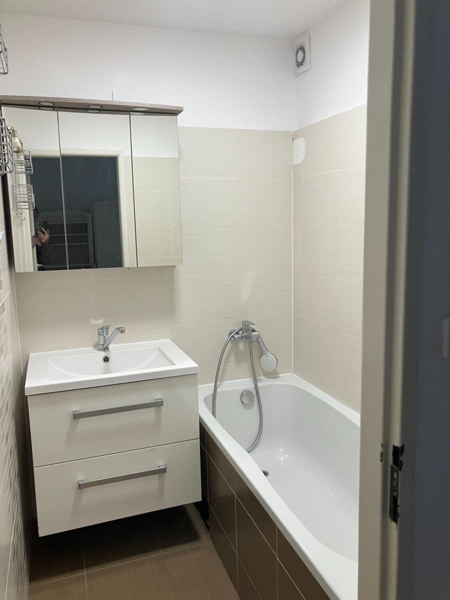 Pronájem bytu 3+1 72 m², Lvovská, Praha, Praha Pronájem bytu 3+1 72 m², Lvovská, Praha, Praha