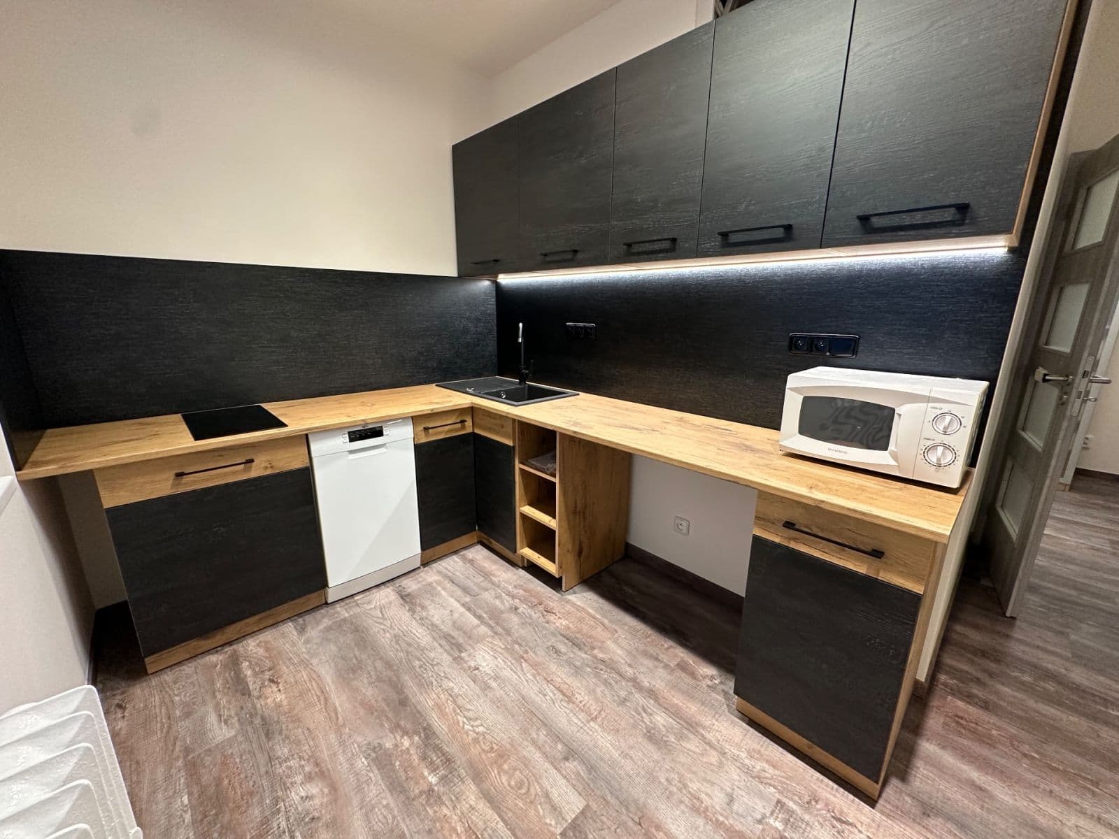 Pronájem bytu 2+1 56 m², Arabská, Praha, Praha Pronájem bytu 2+1 56 m², Arabská, Praha, Praha