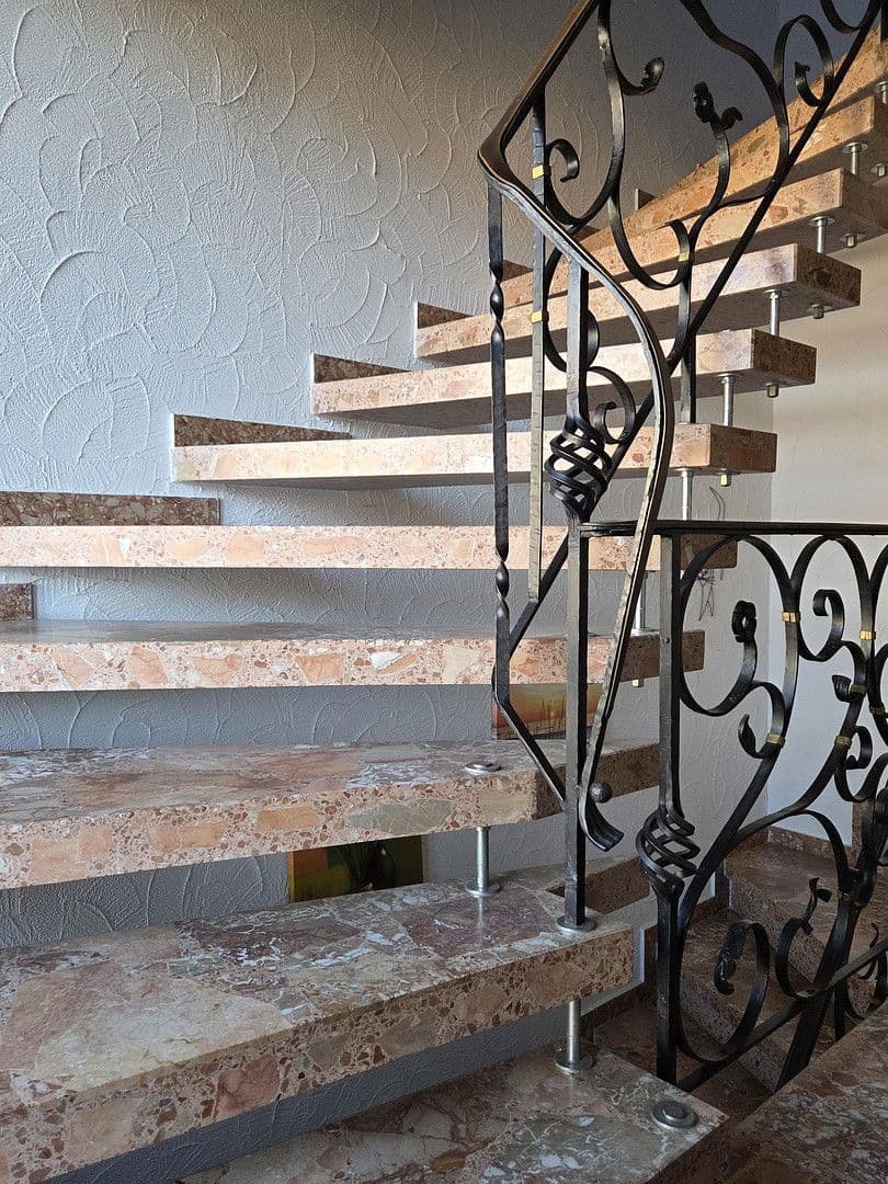 Prodej domu 209 m², pozemek 877 m², Böbingen an der Rems, Bádensko-Württembersko Prodej domu 209 m², pozemek 877 m², Böbingen an der Rems, Bádensko-Württembersko