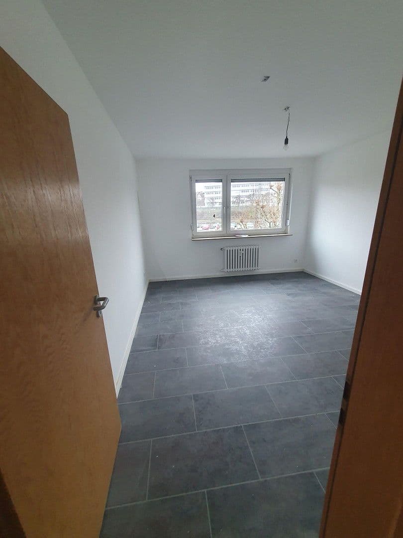 Pronájem bytu 4+1 104 m², Bahnhofstraße 98, Mühlacker, Bádensko-Württembersko Pronájem bytu 4+1 104 m², Bahnhofstraße 98, Mühlacker, Bádensko-Württembersko