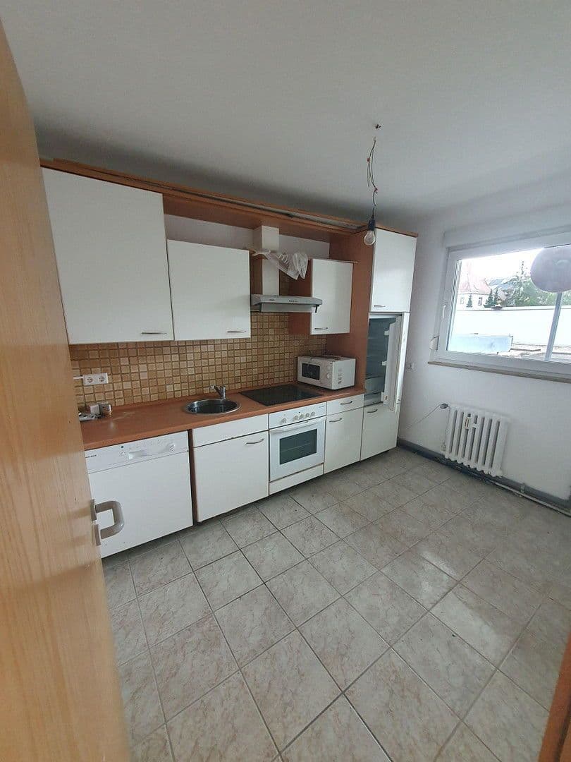 Pronájem bytu 4+1 104 m², Bahnhofstraße 98, Mühlacker, Bádensko-Württembersko Pronájem bytu 4+1 104 m², Bahnhofstraße 98, Mühlacker, Bádensko-Württembersko