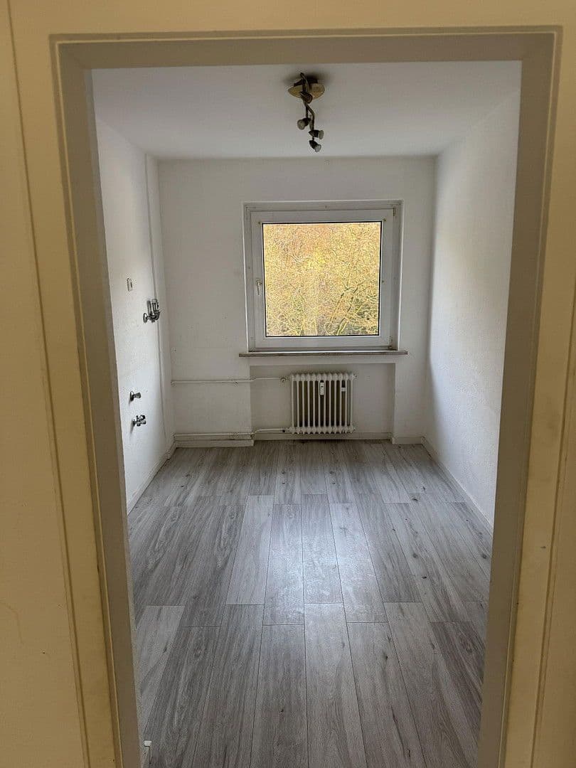 Pronájem bytu 3+1 71 m², Leimbacherstraße 50, Wuppertal, Severní Porýní-Vestfálsko Pronájem bytu 3+1 71 m², Leimbacherstraße 50, Wuppertal, Severní Porýní-Vestfálsko