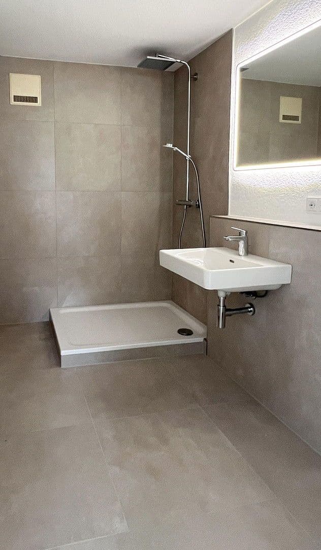 Prodej bytu 4+1 92 m², Pfälzerstraße 33, Neckarsulm, Bádensko-Württembersko Prodej bytu 4+1 92 m², Pfälzerstraße 33, Neckarsulm, Bádensko-Württembersko