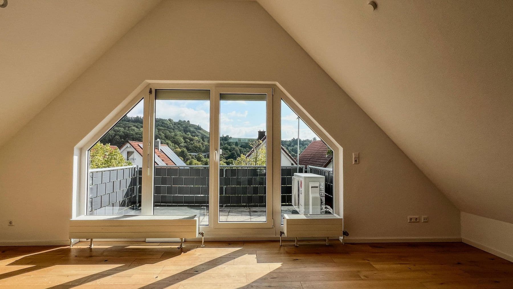 Prodej bytu 4+1 92 m², Pfälzerstraße 33, Neckarsulm, Bádensko-Württembersko Prodej bytu 4+1 92 m², Pfälzerstraße 33, Neckarsulm, Bádensko-Württembersko