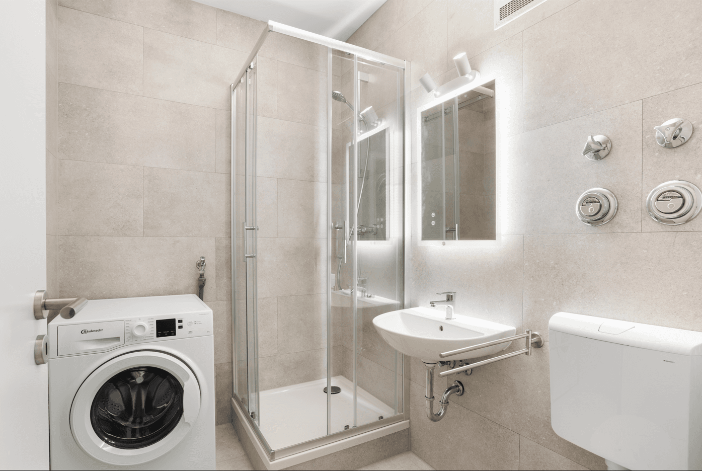 Pronájem bytu 1+1 102 m², H3 8, Mannheim, Bádensko-Württembersko Pronájem bytu 1+1 102 m², H3 8, Mannheim, Bádensko-Württembersko