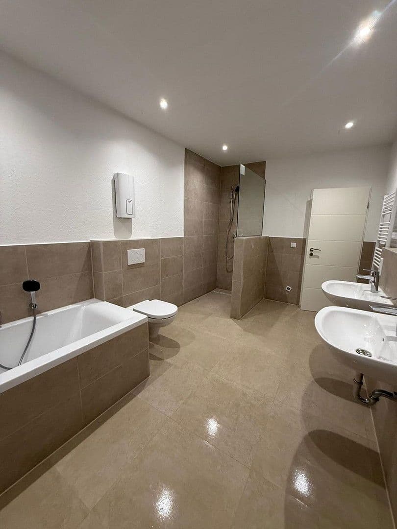 Pronájem bytu 4+kk 107 m², Langenfeld (Rheinland), Severní Porýní-Vestfálsko Pronájem bytu 4+kk 107 m², Langenfeld (Rheinland), Severní Porýní-Vestfálsko