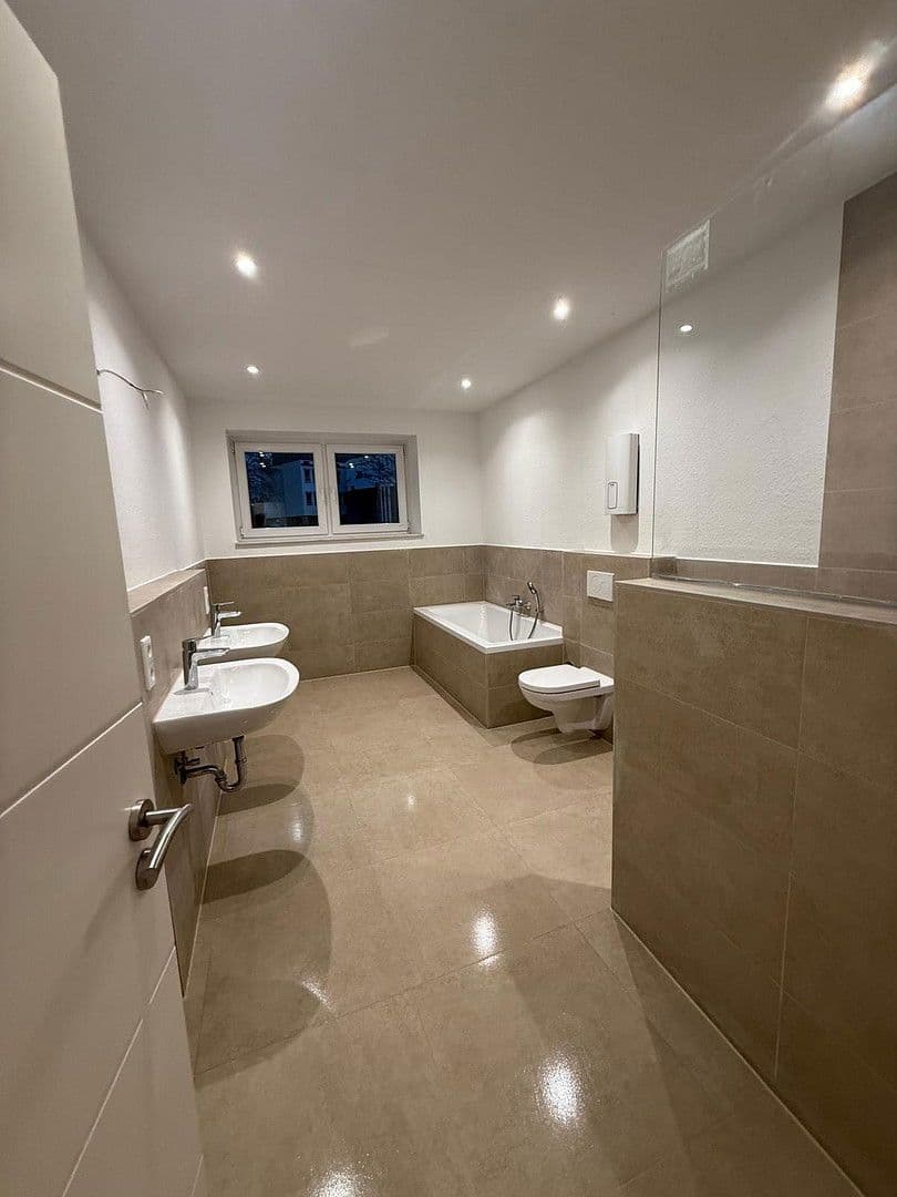 Pronájem bytu 4+kk 107 m², Langenfeld (Rheinland), Severní Porýní-Vestfálsko Pronájem bytu 4+kk 107 m², Langenfeld (Rheinland), Severní Porýní-Vestfálsko