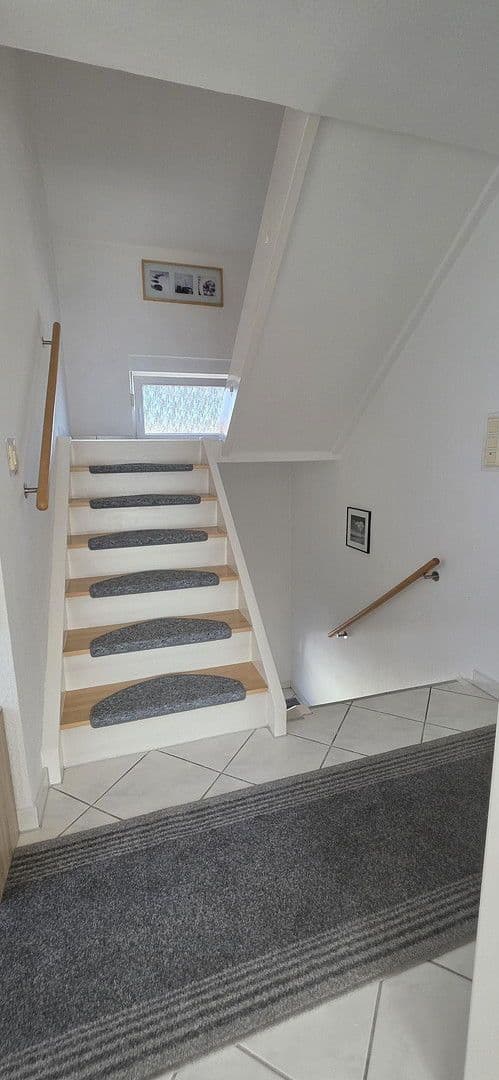 Prodej domu 176 m², pozemek 680 m², Wagenbacherstrasse, Siegelsbach, Bádensko-Württembersko Prodej domu 176 m², pozemek 680 m², Wagenbacherstrasse, Siegelsbach, Bádensko-Württembersko