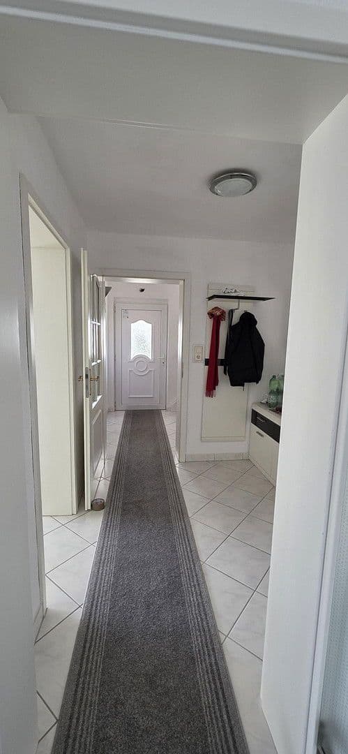 Prodej domu 176 m², pozemek 680 m², Wagenbacherstrasse, Siegelsbach, Bádensko-Württembersko Prodej domu 176 m², pozemek 680 m², Wagenbacherstrasse, Siegelsbach, Bádensko-Württembersko