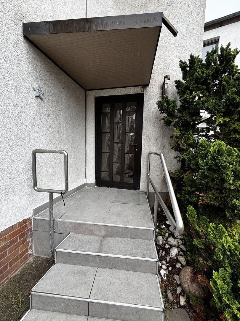 Pronájem bytu 3+1 110 m², Atzelbuckelstraße 5, Mannheim, Bádensko-Württembersko Pronájem bytu 3+1 110 m², Atzelbuckelstraße 5, Mannheim, Bádensko-Württembersko