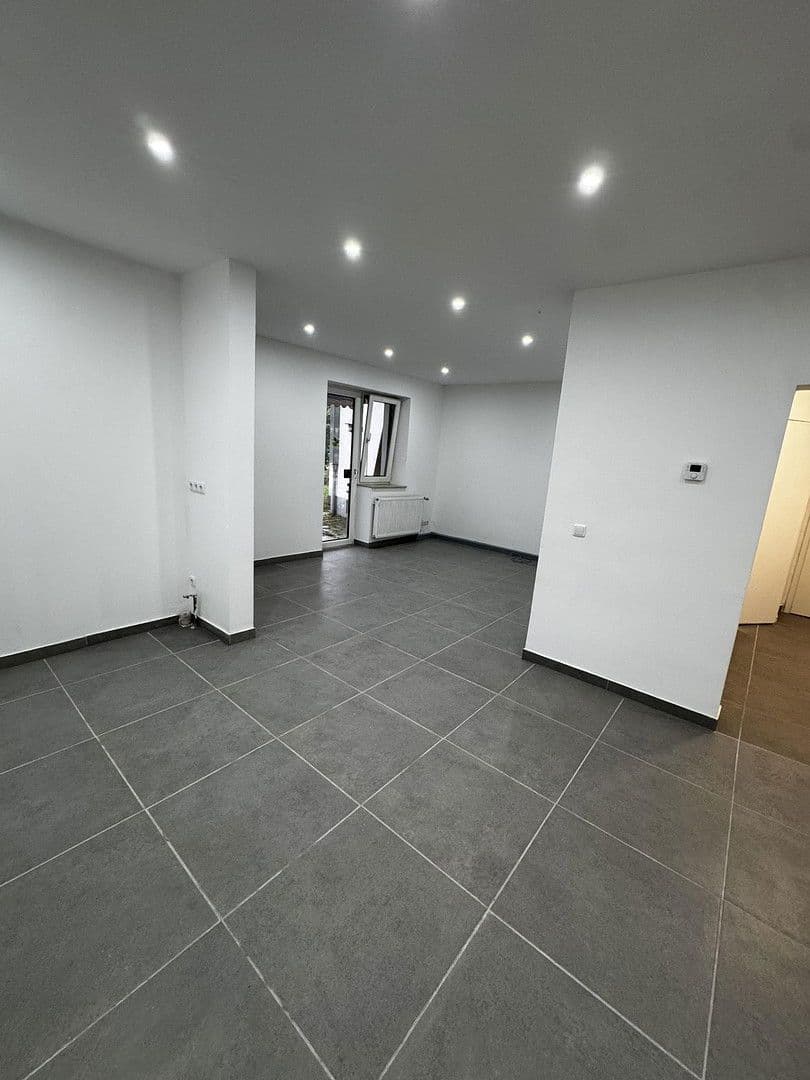 Pronájem bytu 3+1 110 m², Atzelbuckelstraße 5, Mannheim, Bádensko-Württembersko Pronájem bytu 3+1 110 m², Atzelbuckelstraße 5, Mannheim, Bádensko-Württembersko