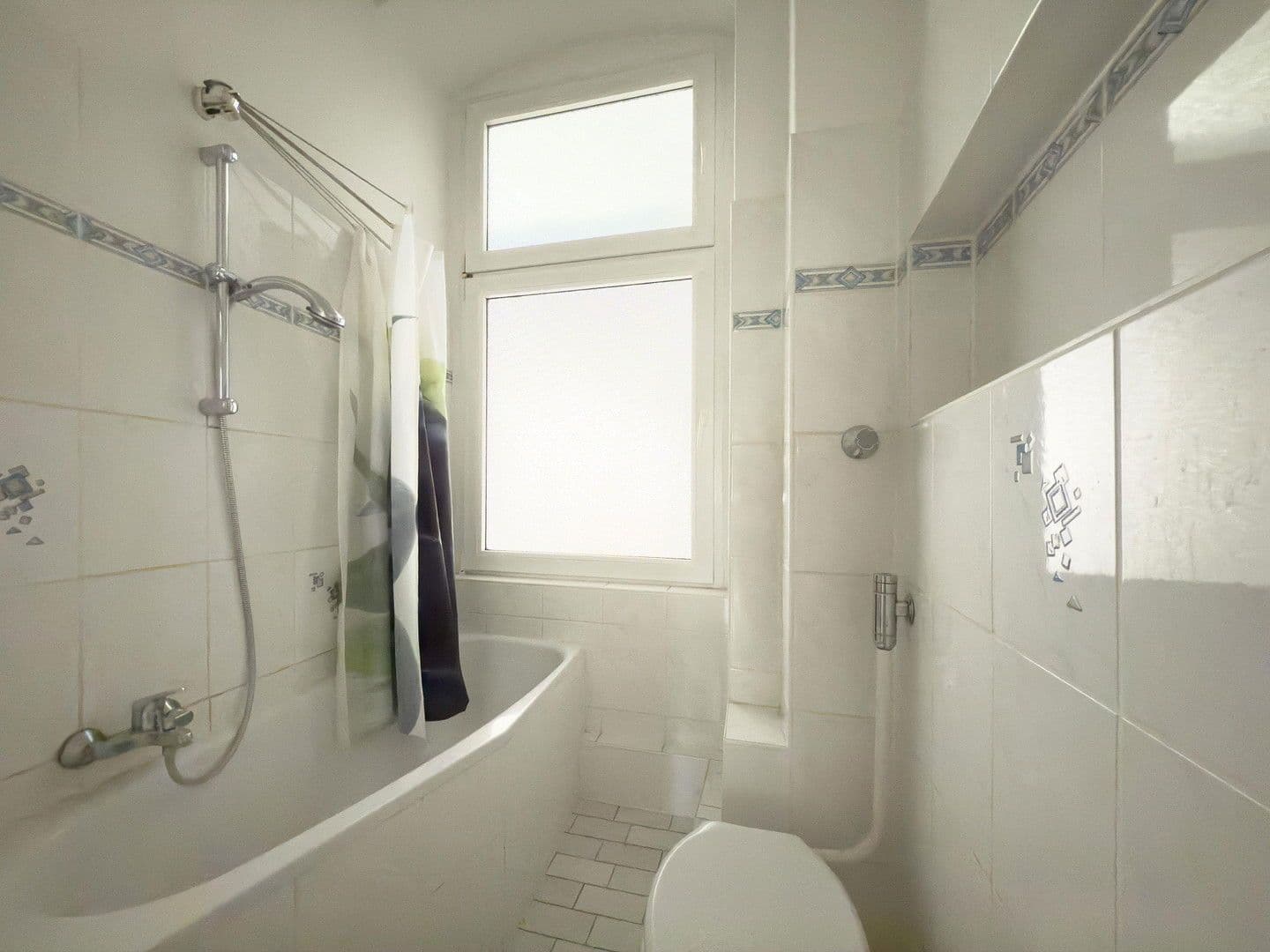 Prodej bytu 2+1 80 m², Güntzelstraße 32, Berlin, Berlín Prodej bytu 2+1 80 m², Güntzelstraße 32, Berlin, Berlín