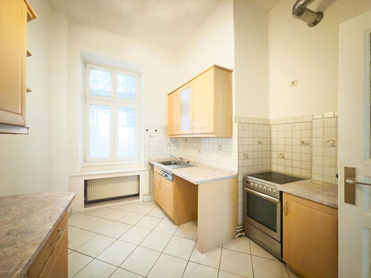 Prodej bytu 2+1 80 m², Güntzelstraße 32, Berlin, Berlín Prodej bytu 2+1 80 m², Güntzelstraße 32, Berlin, Berlín