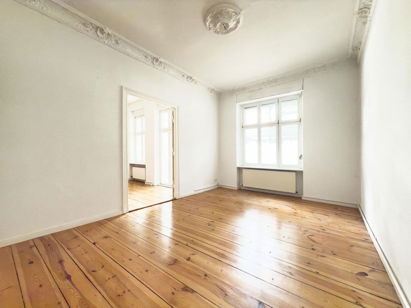 Prodej bytu 2+1 80 m², Güntzelstraße 32, Berlin, Berlín Prodej bytu 2+1 80 m², Güntzelstraße 32, Berlin, Berlín