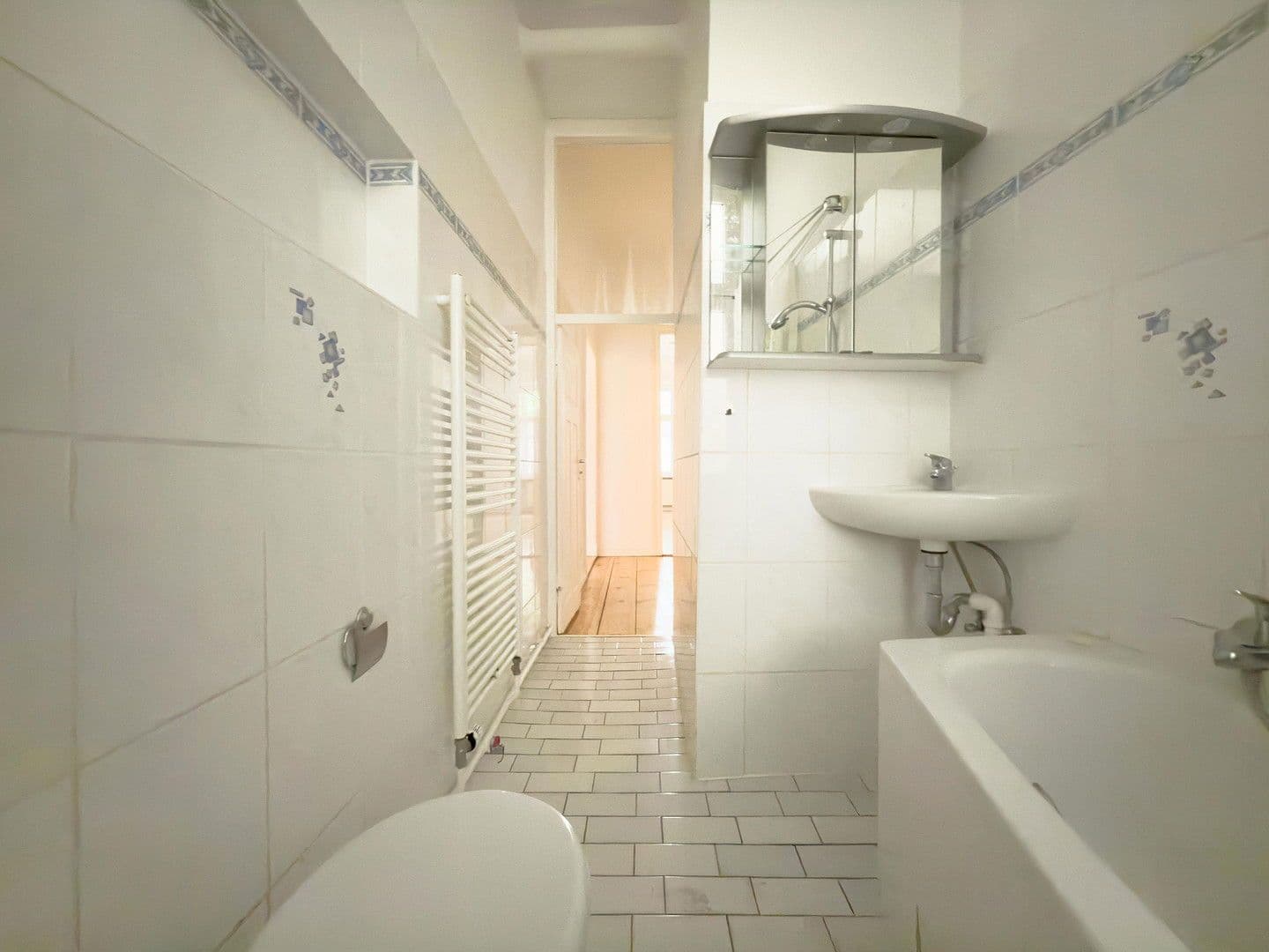 Prodej bytu 2+1 80 m², Güntzelstraße 32, Berlin, Berlín Prodej bytu 2+1 80 m², Güntzelstraße 32, Berlin, Berlín