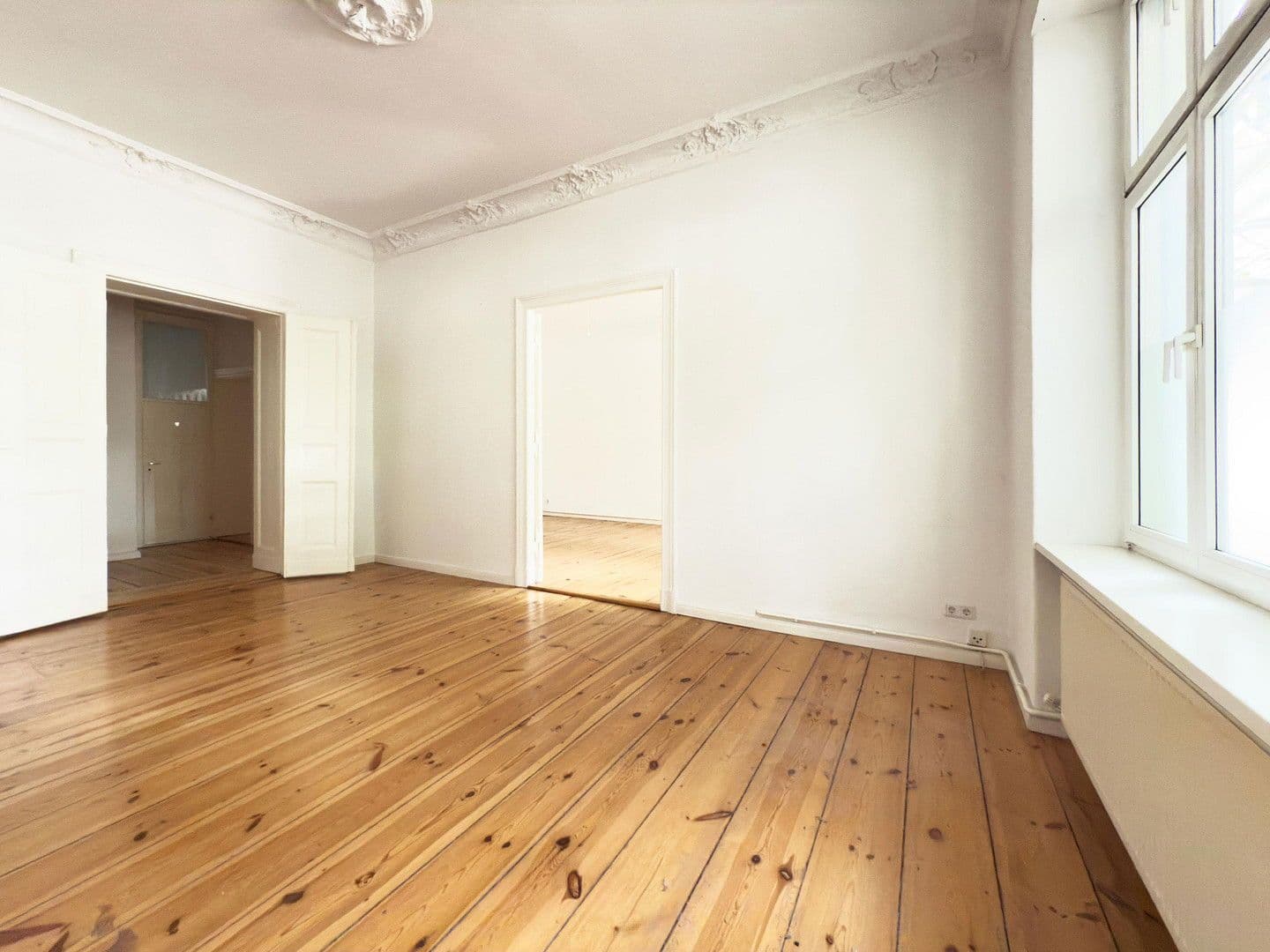 Prodej bytu 2+1 80 m², Güntzelstraße 32, Berlin, Berlín Prodej bytu 2+1 80 m², Güntzelstraße 32, Berlin, Berlín