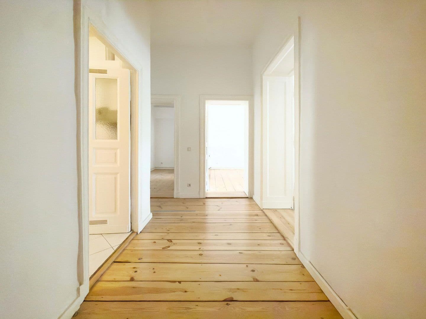 Prodej bytu 2+1 80 m², Güntzelstraße 32, Berlin, Berlín Prodej bytu 2+1 80 m², Güntzelstraße 32, Berlin, Berlín