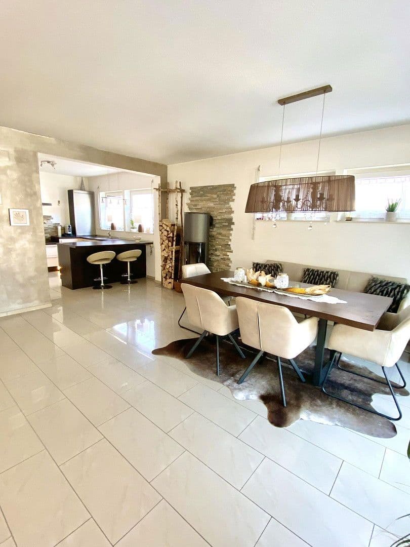 Prodej domu 220 m², pozemek 504 m², Schopfheim, Bádensko-Württembersko Prodej domu 220 m², pozemek 504 m², Schopfheim, Bádensko-Württembersko